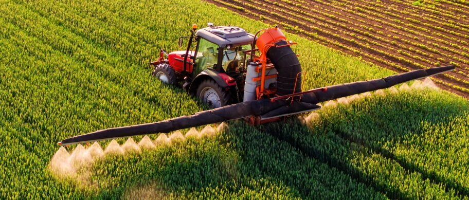 Unkrautbekämpfung 2026: Wirkstoffverluste und Resistenzen fordern landwirtschaftliche Betriebe